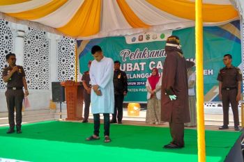 Kejari Pidie Jaya eksekusi cambuk dua terpidana judi