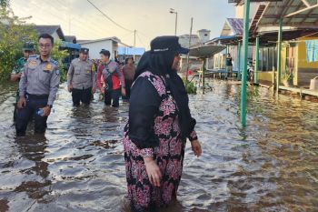 Wabup Kotim salurkan bantuan bagi korban banjir di Hanjalipan