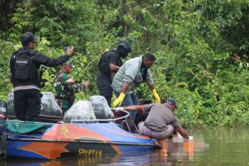 Tim gabungan evakuasi jenazah korban penembakan KKB di Ulakin-Asmat