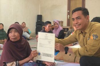 Ratusan warga Lombok Timur dapat sertifikat PTSL
