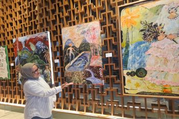 Pameran Interval Palimpsest eksplorasi warna