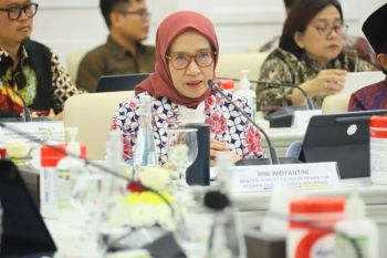 Minister proposes digital-based welfare and business cards