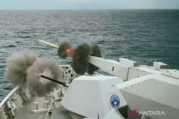 Indonesian navy warship conducts combat drill in Banda Sea