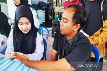 Kadin Kalsel sediakan cek kesehatan gratis bagi pengunjung pasar murah