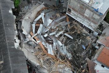 Three more rescued from collapsed Islamic school in E Java