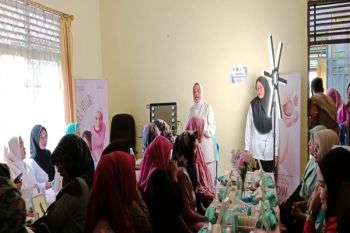 Disarpustaka Kapuas dorong pemberdayaan perempuan lewat pelatihan tata rias