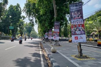 Pemasangan benner MotoGP di Mataram disarankan tak dipaku dipohon