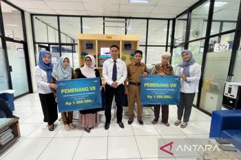 Nasabah Bank Kalsel KC Paringin dapat hadiah undian Simpeda nasional