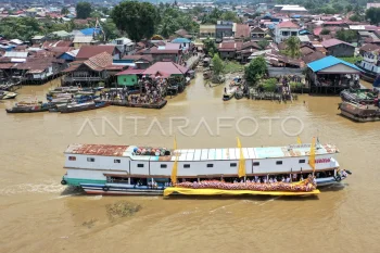 Mengulur Naga Erau Adat Kutai