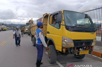 Dishub Jayawijaya imbau truk melintas miliki izin layak kendaraan