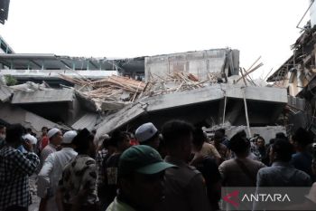BNPB deploys heavy equipment to evacuate victims at Al Khoziny school