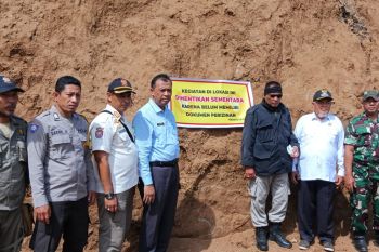 Satpol PP tutup aktivitas pengerukan bukit di Rinjani Lombok Timur