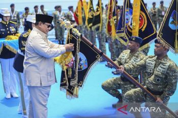 Prabowo awards honorary ranks to 11 retired TNI officers