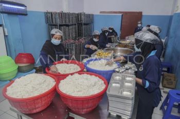 RI Govt says free meal program boosts nutrition, economy