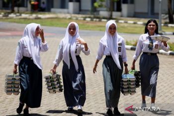 Pemprov Sulbar batasi penggunaan HP di sekolah