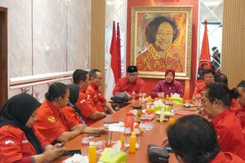 Risma ingatkan kader PDIP Surabaya fokus pada rakyat