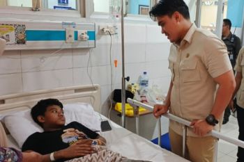 Anggota DPRD Jatim jenguk santri Al Khoziny di RSUD Notopuro Sidoarjo