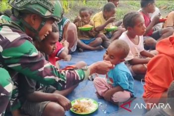 Satgas Yonif 521/DY dorong program MBG bagi warga di Yahukimo