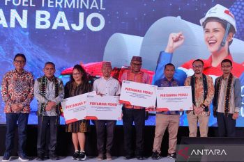 Pertamina menyalurkan bantuan sarpras kepada empat sekolah di Mabar