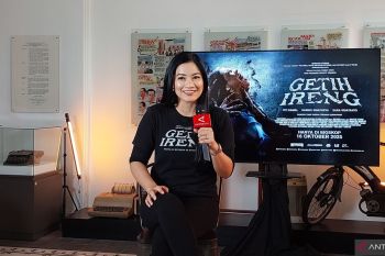 Titi Kamal Bahagia Reuni Akting Bareng Darius Sinathrya