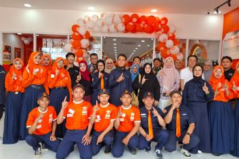 Almaz Friend Chicken resmi buka di Semarang