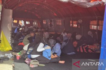 Govt provides trauma healing for families affected by school collapse