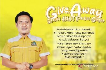 Wakil Ketua DPRD Subabaya tebar hadiah  HUT ke-61 Golkar