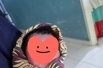 Warga Jaya Mukti Dumai geger penemuan bayi hidup dalam kardus