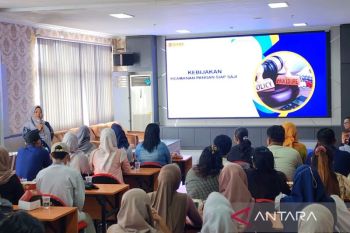 Puluhan penjamah makanan SPPG di Semarang dilatih pengelolaan dapur higienis