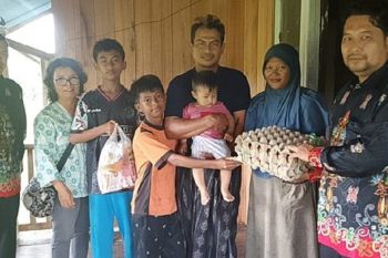 Badan Kesbangpol Palangka Raya serahkan bantuan kepada anak berisiko stunting