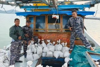 TNI AL Babel gagalkan penyeludupan 143 karung timah