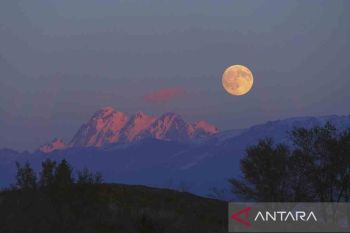 Pesona bulan purnama tandai Festival Pertengahan Musim Gugur di China