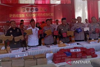 Polda Aceh ungkap peredaran 1,3 ton ganja