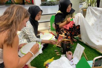 Perkenalkan Batik Sasambo, Aruna Senggigi hadirkan aktivitas budaya untuk tamu