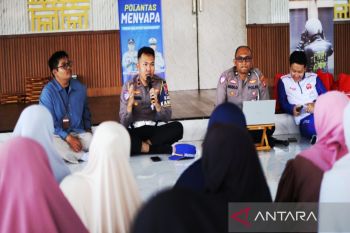 Polresta Banjarmasin ajarkan kaum hawa jadi contoh taat berlalu lintas