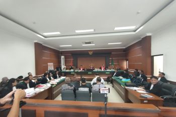 Ketua Yayasan AZR Wenas bersaksi di sidang hibah GMIM