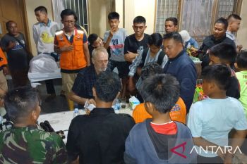 Tim Penyelamat evakuasi turis Jerman terjebak di Ngarai Sianok