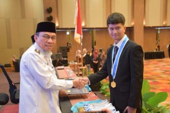 Hadiri pelantikan kelulusan, Wawako Maigus Nasir puji pendidikan karakter SMK-SMAK