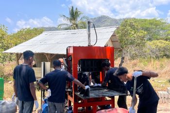 PLN UIW NTT melatih pemuda lintas agama di Ende olah FABA