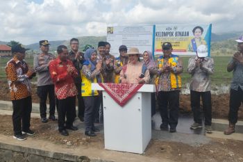 Titiek Soeharto resmikan irigasi tersier di Kembang tingkatkan produksi padi