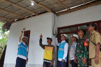 PLN berikan bantuan bedah rumah dan sambung listrik gratis