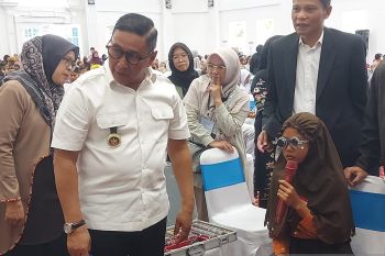 Pemkot Bukittinggi bagikan 1.000 kacamata gratis untuk pelajar