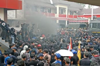 Polres Jember masih tahan delapan aktivis terkait kasus perusakan