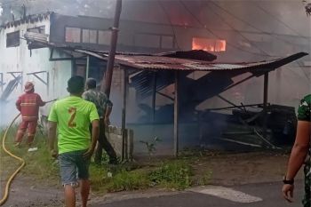 Kebakaran hanguskan Aspom Pakowa dan Holland Village Mapanget