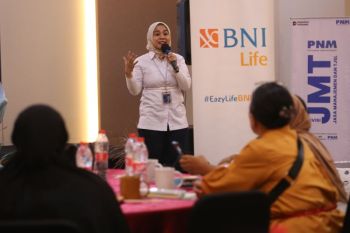BNI Life edukasi UMKM PNM Surabaya pentingnya asuransi