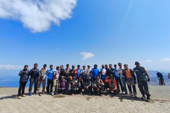 Sebanyak 40 peserta ramaikan paralayang di Sumbawa Barat