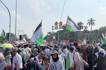 Ribuan warga ikuti aksi damai bela Palestina di kawasan Patung Kuda