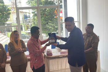 Kelurahan Tanamodindi terima penghargaan kelurahan cinta statistik