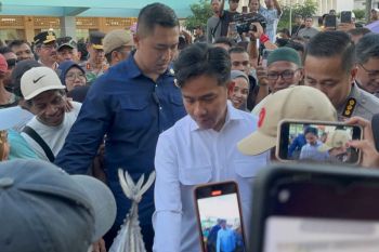 Disambut lagu gandong e, Wapres RI tinjau Pasar Mardika Ambon