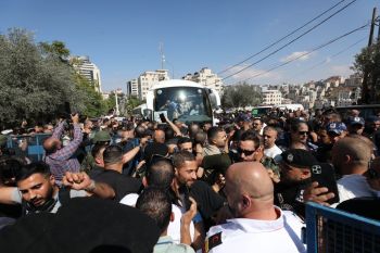 Ratusan Tahanan Palestina Pulang ke Gaza Setelah Dibebaskan Israel